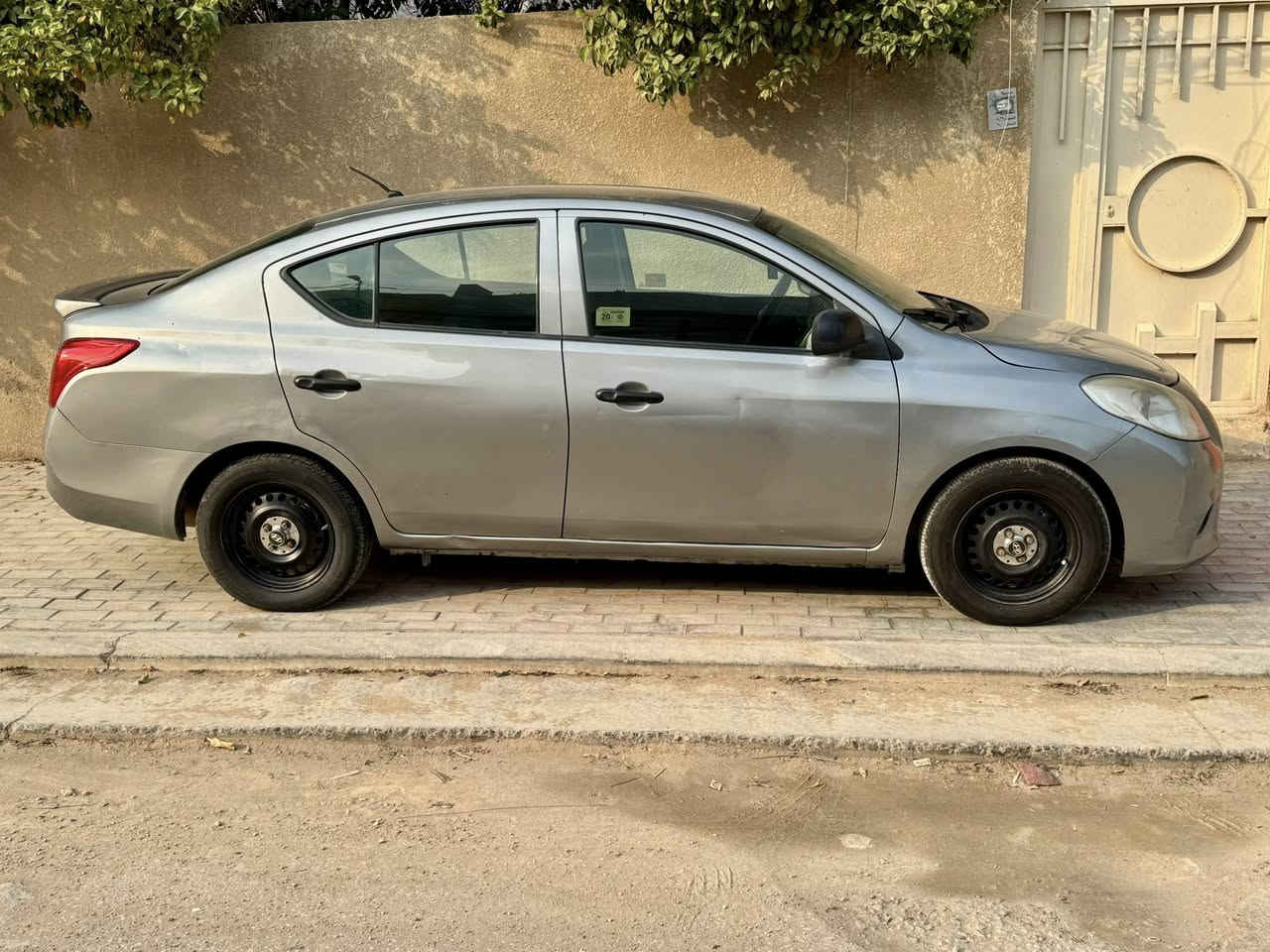 السلام عليكم

نيسان فيرسا 2014  امريكي بيها جاملغ وبنيد بدون دواخل تبريد فول 

سياره رقم بابل الجديد وهزه جديده بسمي سياره مداور ثاني يوم 

مكاني كربلاء حي الحسين 

***********
