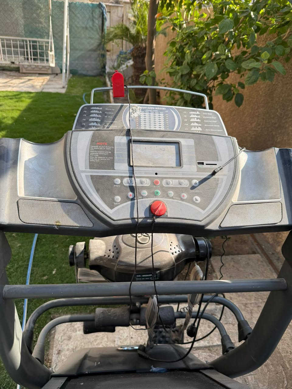 السلام عليكم ورحمة الله وبركاته عندي هذا جهاز مشي رياضي كامل جدأ جدأ نظيف لكن بصراحة الماطور ما اعرف يشتغل لو عاطل أني ابيعه عاطل سعر قفل بدون عمله 125 ألف بدون احراج للعنوان البلدبات شارع المصرف داخل فرع صيدلية المزامير رقم  موبايل *********** تحياتي
