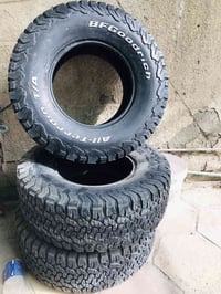 تايرات صناعه امريكي 3قطع نظافه ٩٠ بالميه قياس ١٧ على ٣٥ على ١٢.٥ السعر...