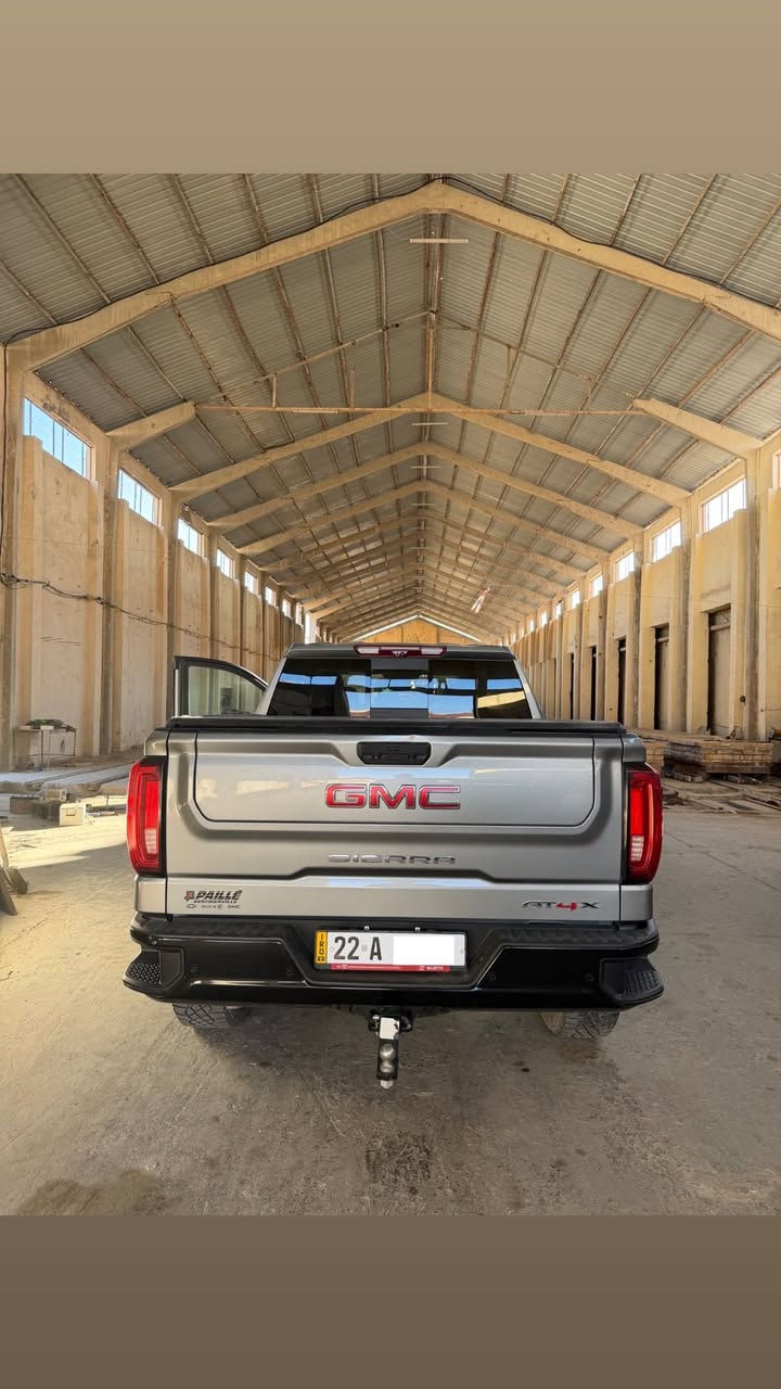 للبيع سييرا جي أم سي AT4 2023 كلين تايتل فول مواصفات اعلى فيما السيارة ماشية 32mi محرك 6200 رقم أربيل تحويل ثاني يوم السعر 50 الف دولار ￼ أو بيها مجال شي بسيط رقم الهاتف ***********
