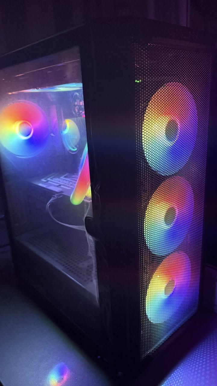 تجميعة Gaming احترافية:
• المعالج: Ryzen 5 5600X.

• كرت الشاشة: RTX 4060 8GB OC.

• اللوحة الأم: Gigabyte B550M AORUS ELITE.

• الرام: 32GB DDR4.

• التخزين: 1TB NVMe SSD.

• التبريد: مبرد مائي SAMA 240mm.

• الباور: FSP 600W Bronze.

كراتين القطع كلها موجودة 

السعر مليون و250

مكاني بغداد العبيدي 

***********
