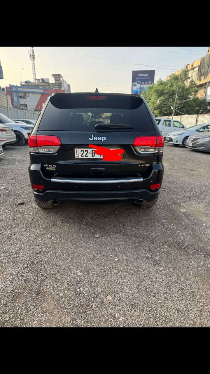 السلام عليكم للبيع جيب موديل 2014 ماشيه250 كيلو سياره كلين فقط اربع اصابع بارد سياره فول 1على 1 لاتصال 0773 955 0092
