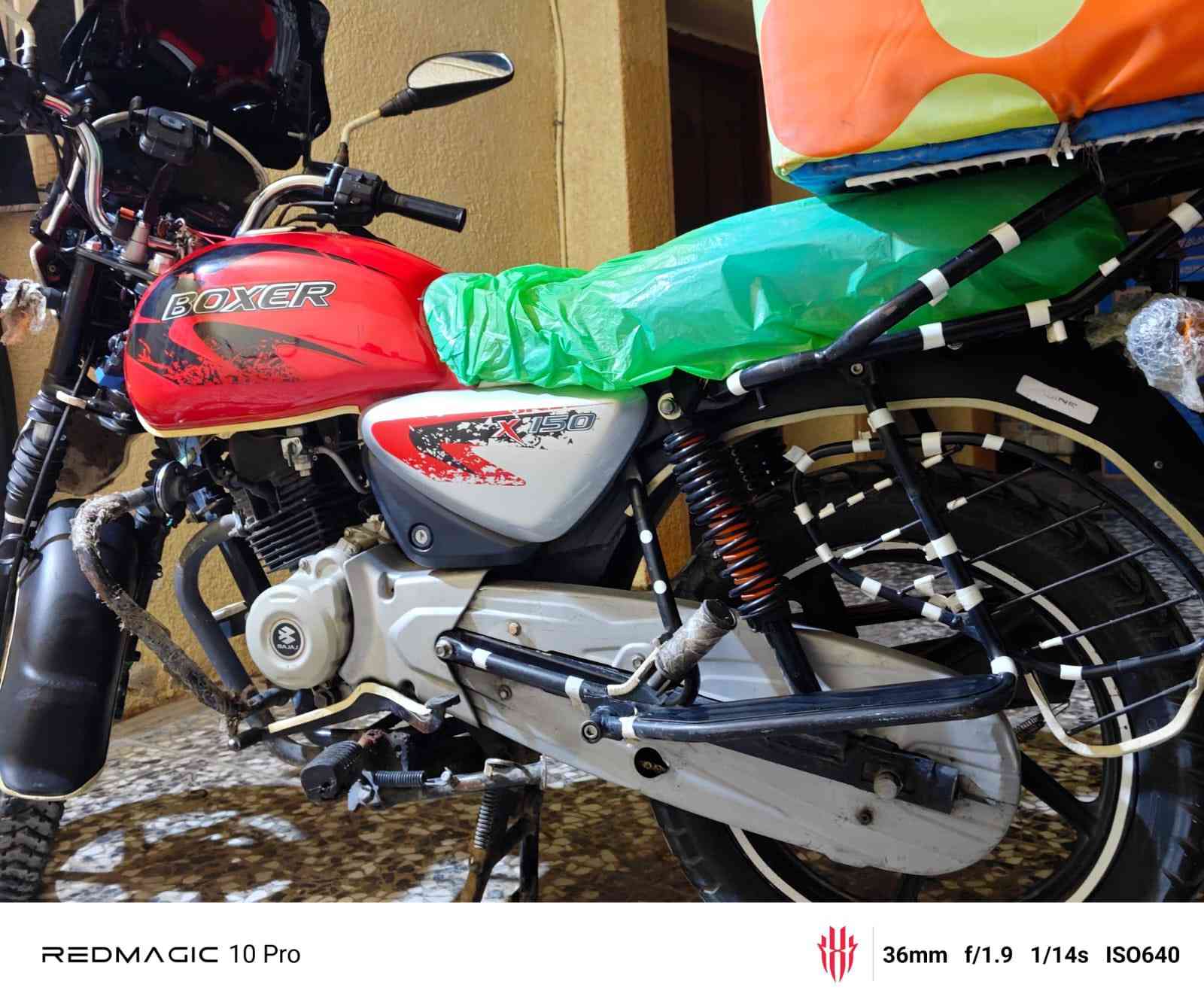 سلام عليكم دراجه للبيع بوكسر 2023رقم بغداد مامجفته دراجة كلش حلوه عنوان شهدا لبياع السعر على هاذا رقم ***********
