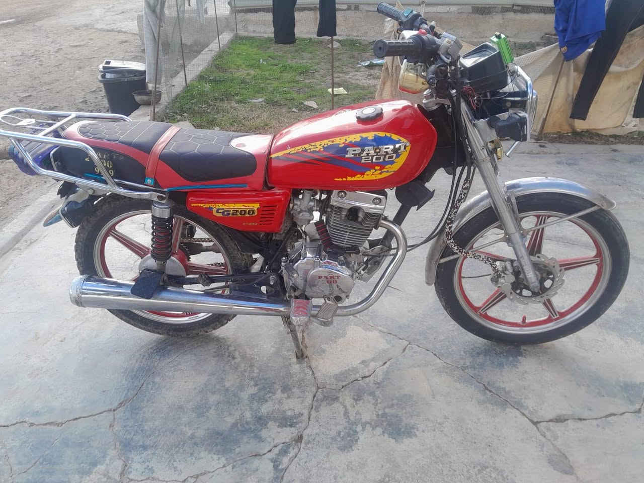 شباب موطور بارت للبيع موديل 2020منفيس يعوزه شغل كهرباء عل خفيف مكينه 150مفتوحه بس سلندر هام اني مكلف بل نشر السعر 350بي حك الجيه فقط بلاش مكانه قوش تبه ***********
