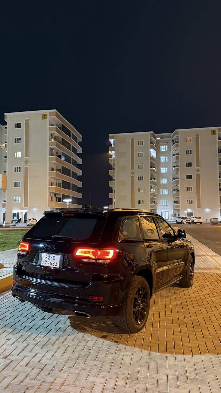 � للبيع: جيب شيروكي S فول مواصفات 2022
🚗 النوع: Jeep Cherokee
📅 الموديل: 2022
🔝 الفئة: S – فول مواصفات
⚙️ ناقل الحركة: أوتوماتيك
🛢️ الوقود: بنزين
🛣️ الاستخدام: شخصي وخفيف

✨ المواصفات والكماليات:

 • محرك قوي مع نظام ECO لتقليل صرفية الوقود
 • دفع رباعي ذكي 4×4
 • فتحة سقف بانوراما كهربائية
 • مقاعد جلد أصلية مع تحكم كهربائي
 • تسخين مقاعد أمامية
 • تشغيل بصمة (Push Start) + دخول ذكي
 • شاشة كبيرة لمس مع Apple CarPlay & Android Auto
 • نظام صوتي عالي الجودة
 • كاميرا خلفية مع خطوط ديناميكية
 • حساسات أمامية وخلفية
 • نظام التحذير من الخروج عن المسار
 • نظام النقطة العمياء
 • رادار أمامي لتجنب التصادم
 • كروز كنترول ذكي
 • نظام الثبات الإلكتروني (ESP)
 • نظام مانع الانزلاق
 • فرامل ABS + EBD
 • تكييف أوتوماتيك ثنائي المناطق
 • فتح وغلق شنطة كهربائي
 • مرايا كهربائية مع تسخين
 • حساسات مطر وإضاءة
 • جنوط ألمنيوم أصلية
 • إضاءة LED أمامية وخلفية

📍 الموقع: ( البصرة) 
🚘 السيارة نظيفة جداً، ما بيها صبغ فقط بارد ، جاهزة للفحص.

💰 السعر:(368)قابل للتفاوض
📞 الاتصال/واتساب: (***********)
