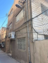 بيت تجاري ركن في إسكان المنصور شارع المخازن ( شارع 23) يحتوي على 3 نوم...