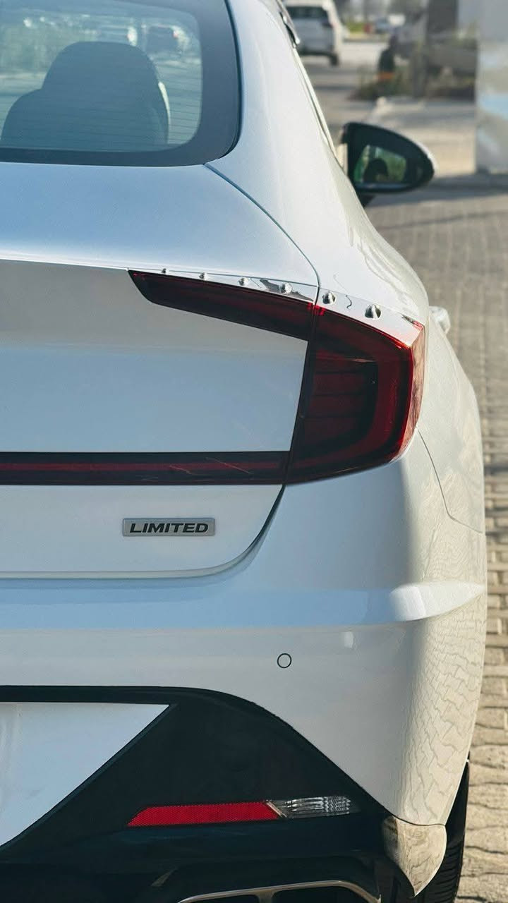 سلام عليكم
مواصفات
#الموديل : 2021
#الرقم : اربيل
#الضرر أمريكا» بابين

#المواصفات :
▪️السيارة: هونداي سوناتا LlMlTED لون أبيض لؤلؤي
▪️المحرك: 1.6T
▪️حجم الويل: ويل كب  18 مع طقم تايرات بحالة ممتازة
▪️تقديم وترجيع عن طريق البصمه
▪️لدات داخليه بلادي أصل 
▪️لايتات اربع عدسات زينون اصل مع حاجب LED مع اشارة LED
▪️بصمات عدد 2 للأبواب مع بصمة تشغيل
▪️عداد ليزري على الزجاجة الامامية
▪️قمارة بانوراما
▪️نظام 5 كامرات
▪️رادار امامي مانع تصادم
▪️حساس امامي اصل
▪️حساس خلفي اصل
▪️رادار جانبي (نقاط عمياء) بالمرايا الجانبية
▪️رادار امامي 
▪️رادار خلفي
▪️شاحن لاسلكي
▪️گير شفتر بالستيرن للتحكم بالگير العادي
▪️اشاير بالمرايا الجانبية
▪️كامرة خلفية دوارة اصل مع الستيرن
▪️شاشة الدشبول حجم كبير للتحكم بأيعازات السيارة
▪️كشنات السيارة جلد عسلي اصل
▪️گشن ذاكرة (خزن ميموري) لكرسي السائق
▪️تحكم فول كهرباء لكرسي السائق والراكب
▪️تدفئة وتبريد للكشنات الأمامية
▪️تبريد قطعتين امامي وخلفي
▪️گير لمس
▪️تشغيل عن بعد
▪️سستم صوت BOSE
▪️سايد بريك دگمة
▪️تحكم ستيرن جهتين بلوتوث وحاكية وكروس سرعة وتحكم صوت 
▪️نظام ABS مانع انزلاق

السعر المطلوب : 175 ورقة مع المجال
 
الاتصال على : ***********
النجف الاشرف - مكان المركبه
