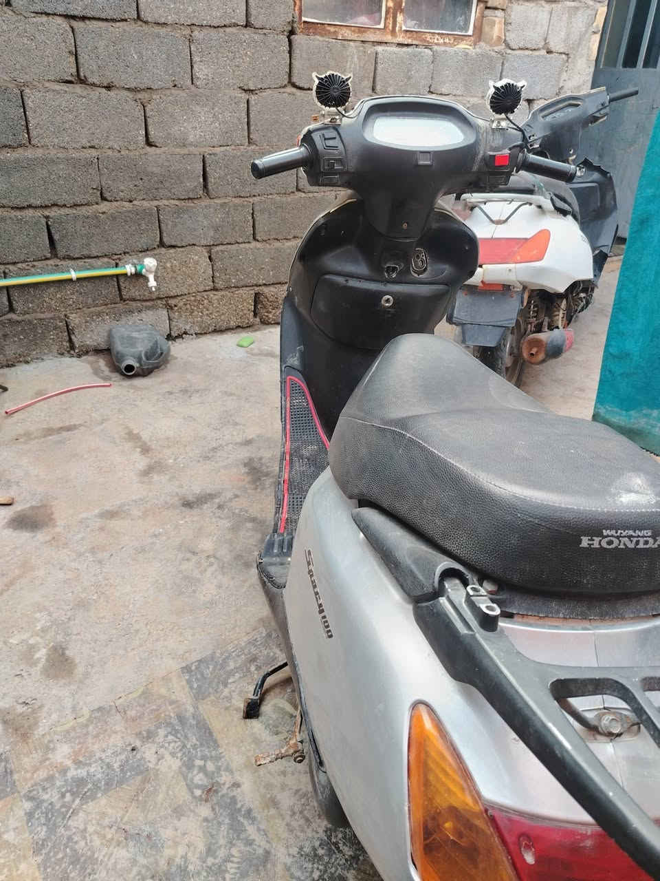 السلام عليكم دراجه سبيسي ماليزي للبيع نكره سلف هندر شغال سلف قفل جنطه قفل ستيرن 350 وبيها مجال ***********
