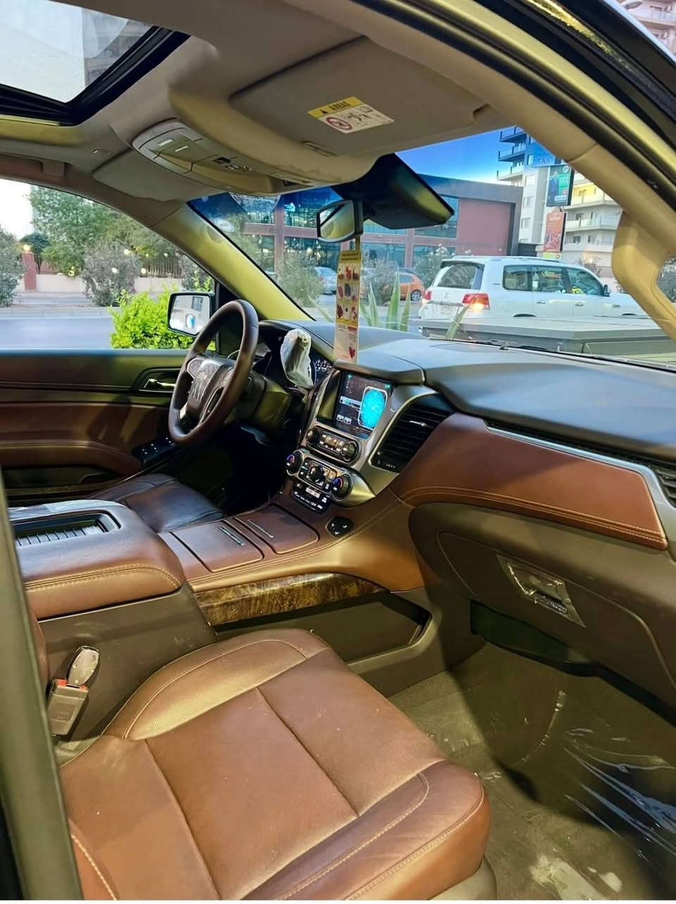 تاهو 2018 بريمير رقم بغداد الدولي بأسمي سنوية جديده لل2031 ماشيه 77 كم كفالة من الصبغ فقط بارد بدون صبغ 
المواصفات فول الفول 1/1
دواخل قرميدي كشن متصل 
حداده طوبه برغي مناقصه 
ويل بريمير 22 اصلي تخم تاير ترحيب بالمري الجانبيه
 شاشه بالتبريد الخلفي                    
(فتحة قمارة) 
كشنات كهرباء كشن هزاز(عند اقتراب السيارة من اي شي) 
كششنات خزن(ميموري)
كشنات (تدفئة+تبريد) 
كشنات خلفية كهرباء+تدفئة
 شاشة كبيره قاصة سرية
شحن الهاتف لاسلكياً
رادار سائق آلي كروز سرعة
داتا شو DATA SHOW 
خمس بصمات
فول تحكم استيرن(جهتين امامي+جهتين خلفي)
ستيرن كهرباء+ تدفئة 
شاشة عرض الاعطال
 صندوگ كهرباء +(شفط)
فتح صندوك تلقائيآ عن طريق القدم نظام السير على الخط 
دبل كير(عادي+اوتوماتيك)
دبل حساس(امامي+خلفي)
نظام تحكم بمستوى الضوء الداخلي
مانع انزلاق ABS
(تحكم كهربائي بالبريك والبانزين)
شاشة خلفية DVD اصلي 
كاميره دواره  
تشغيل عن بعد
دوسات كتابة CHEVROLET
اللواسق مال الشركه بكل الشاشات
 اشارة بالمري مري كهرباء(شفط)
نقاط عمياء
لايت عدسة زنون لد امامي
سستم نيكل جنطه بلادي
داتاشو كبيره كيجات ديجتال 
وبعد باقي المواصفات البريمير المعروفه مكان السياره البصره قضاء المدينه اربع 4 دفاتر قفل ماكو هيچ نضافه ب بموديلهاااا
***********
***********
