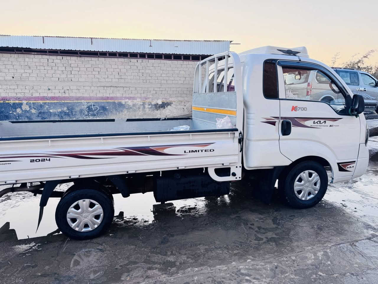 كيا للبيع موديل 2015 رقم واسط
محرك جديد سياره مكفوله من الضربه 
حداديه جديده السعر 102 وبيه مجال العنوان بابل ***********
***********
