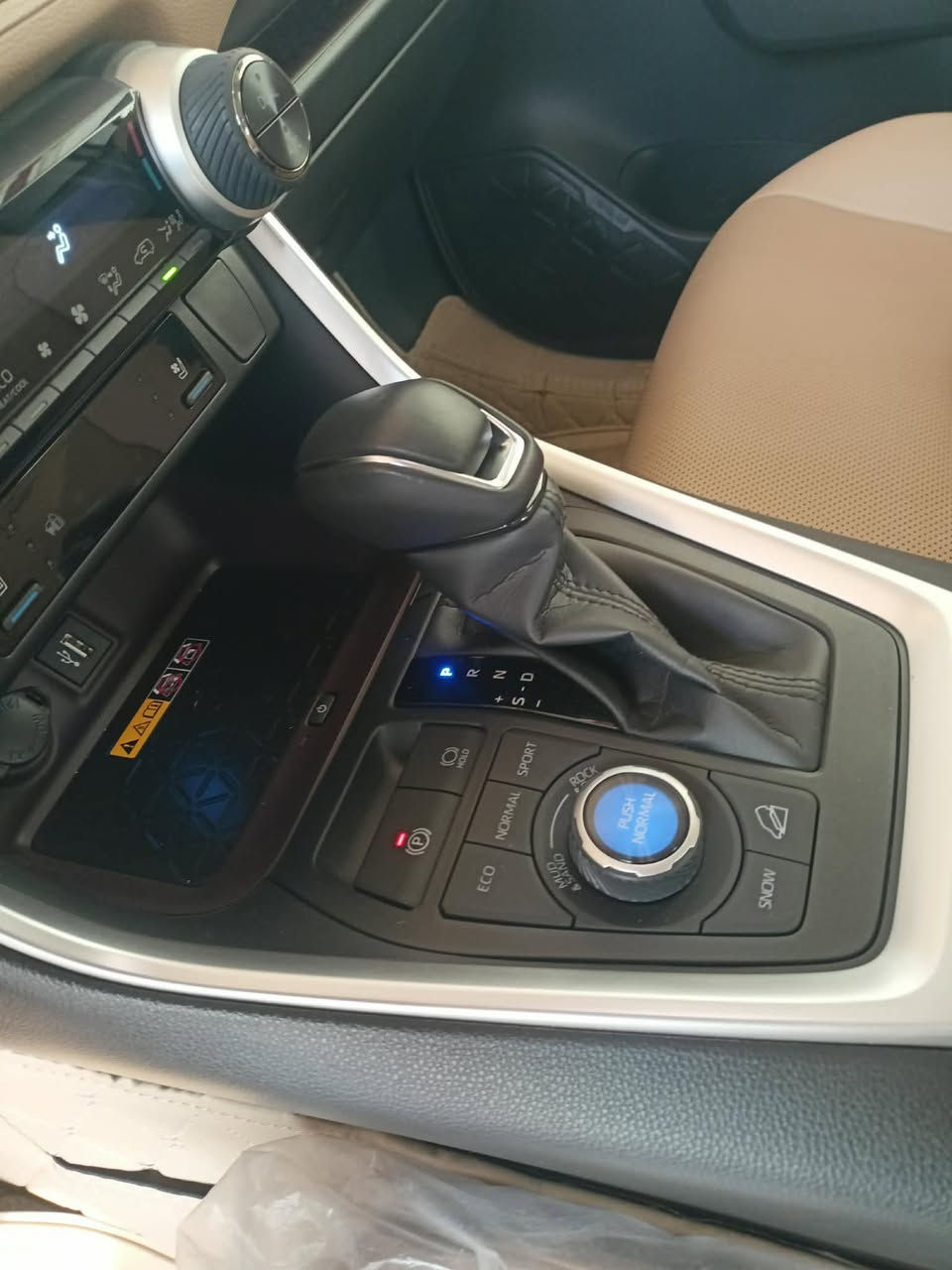 السلام عليكم للبيع فقط

راف فور موديل 2024 فول مواصفات شركه SAS كلين تايتل

المواصفات :- ماشيه 30000الف فقط

سقف سلايت بانوراما

كشن كهرباء 

صندوق كهرباء 

شاشه الكتروني دجتل 

رادار امامي خلفي جانبي 

تحكمات ستيرن 

ثلاث انضمه قياده ايكو    سبورت    نورمال 

ابواب بصمه وبصمة تشغيل 

بصمه تشغيل احتياط 

لايت وبك لايت  LED 

دبل اكسل AWD

رقم شمالي 
 

المكان  كركوك📍
 

☎️.  ***********
