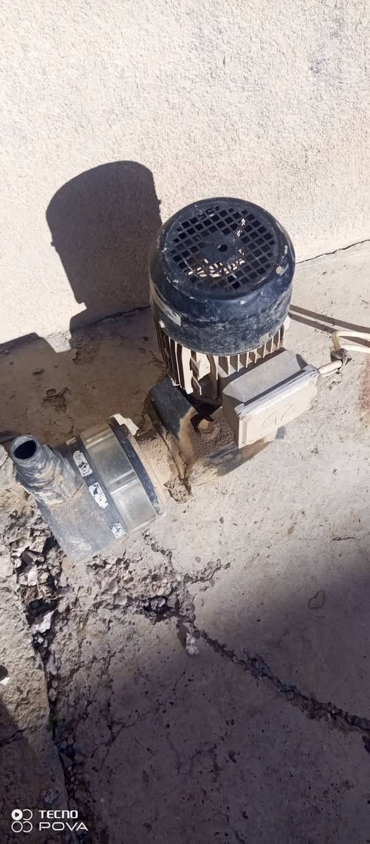 للبيع مسمدة مرشة محوري نوع خريف شغالة بدون خزان 
السعر 350 الف
المكان الحويجة
***********
