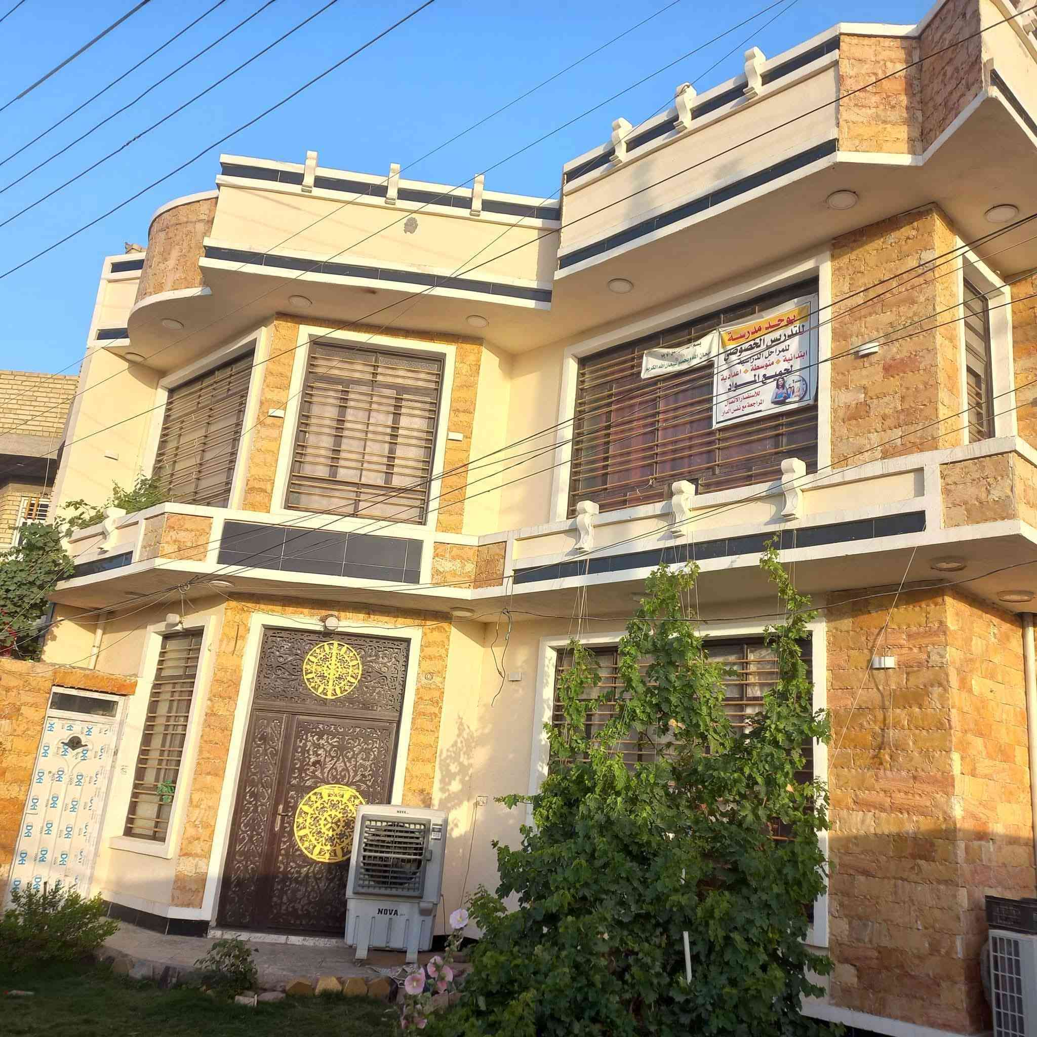 الدار للبيع المحموديه حي السلام قريب المدارس بالفيس البيت بناء حديث يحتوي على 4 غرف نوم البيت بناء حديث عام 2023للستفسار مراجعه مكتب السويدي للعقار أو الاتصال على الارقام *********** و***********
السعر 245مليون
