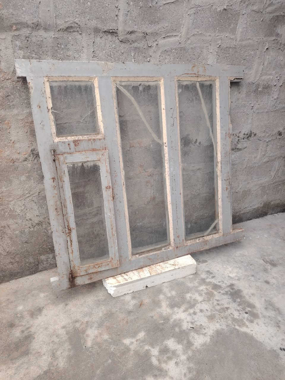 بوب 2 وشبابيك 2 للبيع تفصال تكمه مكان حزيران عل رقم 
***********
