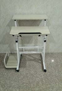 مكتب حاسوب عمودي • اوف وايت • ٦٥×٦٥×٧٠سم