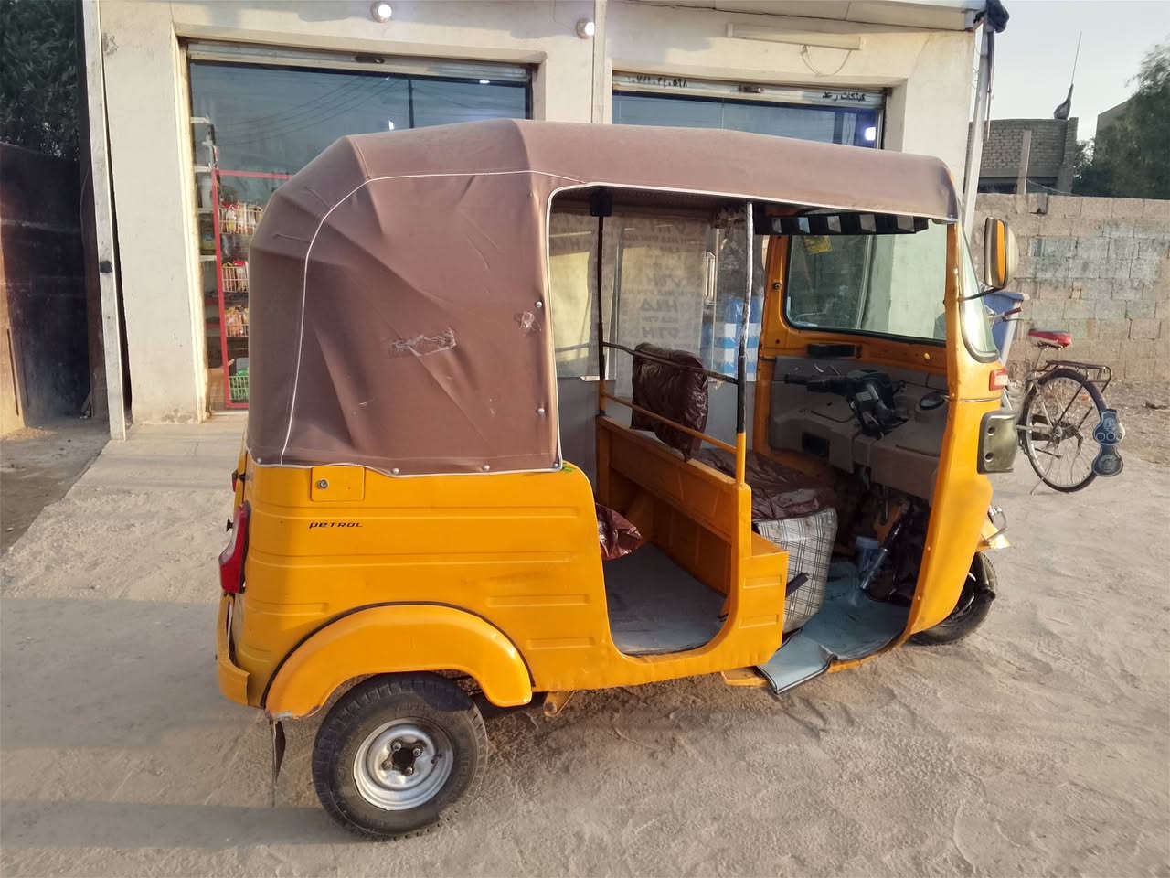 سلام عليكم تكتك للبيع موديل ١٩ شهر ١١
رقم بغداد    شرط التحويل 
السعر ٥٧٠٠  وبيها مجال   مكاني المعامل بستان 
ضربة بيها لغد  وصبغ جمالية ***********
