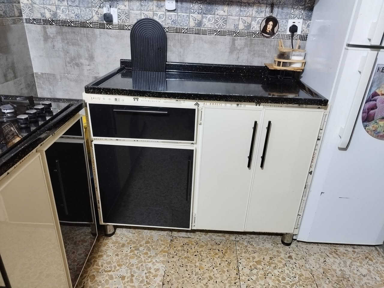 غراض جديده ونظيفه جدا للبيع ***********
