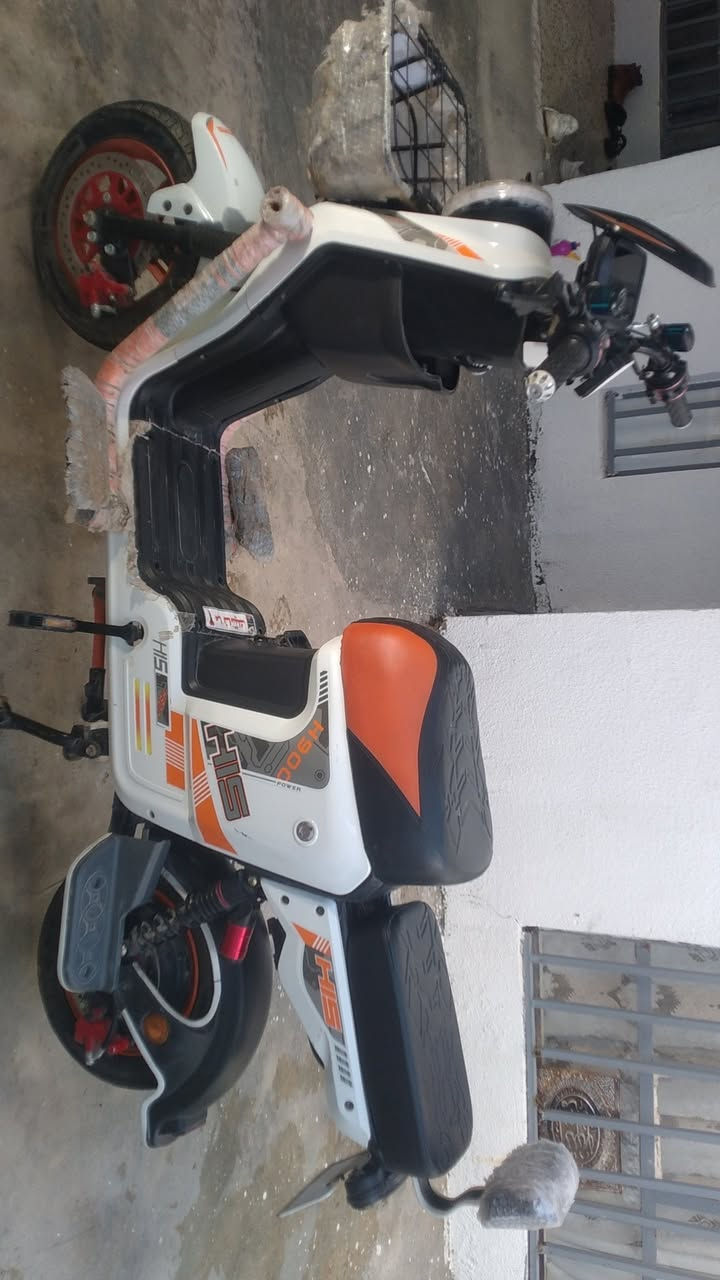 سلام عليكم عندي بايسكل شحن اللبيع HlS H900 شركه نضافه فول اي عيب مابي كله شرط بس بطاريات مابي كله شغال جديد شاحنه ويا سويجين بي السعر 300 وبي مجال العنوان كركوك الرقم *********** راسلني خاص على ماسنجر👍🏻👌
