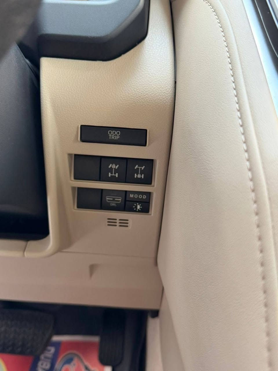 لاندكروز 2025 الفئة VX LIMITED S توين تيربو
ضمان شركة ساز رقم اربيل مميز

+ملفة PPF ضمان 10 سنوات 
مكفولة كفالة عامة 

ماشية 25 الف سيارة جديده جداً وستخدام شخصي
 
صيانة تبديل دهن وفلاتر بالشركة مجاناً

مواصفات فوول :
1.    تون تيربو
2.    حساسات محيطية - رادار امامي خلفي جانبي 360
درجة
3-تحكمات 4جهات تحديد مسار قيادة ذاتيه حساس
ستيرن رجاج
1.   مقاعد كهرباء امامي وخلفي + تدفئه تبريد
2.    كامرات محيطية 360 درجة
3.    لايتات استشعار مع الجو�JBL سماعات -7
4.   انارة داخلية شاشات خلفية
5.   كامرا مراية خلفية + مانع ضباب جانبي
6.    ابواب شفط
7.     تحكمات قيادة 3 وضعيات
8. وغيرها من المواصفات المعروفه 

مكان السياره بغداد 

السعر : 9 شدات وبيها مجال بسيط للشراي 

للأستفسار : 
***********
***********
