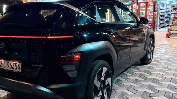 هيونداي كونا اعلى فئة Kona HTRAC limited 2025🇰🇷
نسخة دعاية الشركه برفاهيه المواصفات اللون الاسود الميتاليك مطعم بالتيتانيوم🏴‍☠️🖤
(على وضع الشركة بجم كبس خلفي كبس دواخل زيرو )

المواصفات 🌸 
_كاميرات محيطيه عدد 4 تقنية 3D 📹
_ تقديم ورجوع عبر البصمه🛜🎮
_  شاشة متصله بالدشبول🖥️ شاشتين متصلتين مقاس 12.3 بوصة لكل منهما (لوحة العدادات وشاشة المعلومات والترفيه).يعرضن 8 وضعيات كاميرات
* نظام صوتي فاخر من B0SE ودمام 
* مكيف هواء أوتوماتيكي مزدوج المناطق.
 
_رادارات وحساسات 360 درجه الكترونيه وتلقائية 📡🔕🎥
-  نظام الحمايه العام🚨 🆘 الجديد كلياً من هيونداي
- نظام كار بلي واندرويد اوتو الجديد كليا بدون كيبل وايرليس— انارة محيطية ليزر بكافة الالوان تحكم تلقائي ✨✨
-كشنات 💺ملكي الجلد الابيض الفاخر 🤍مع تحكمات كهربائية مع التبريد والتدفئة ومقصورة رياضية بنظام الذكاء الصناعي
-بصمة لمس صندوك كهرباء وفتح وغلق عبر البصمه
كير الجديد من كونا تعليك بالستيرن 8 سرعات والمحرك (1.6 T-GDI) الجديد رياضية رزانه واقتصادية جداً دفع أمامي قياسي، مع توفر نظام الدفع الرباعي.
-بانوراما مع مرأة ذكية
-نظام التوجيه الذكي عبر صوت السائق وقيادة ذاتية واتو هولد 
أنظمة الأمان ومساعدة السائق
* نظام مساعد تفادي الاصطدام الأمامي.
* نظام البقاء في المسار.
* نظام مراقبة النقطة العمياء.
* تنبيه حركة المرور الخلفية والاماميه والجانبية
* مثبت سرعة ذكي متكيف بالنظام الجديد 
* نظام مراقبة انتباه السائق 
* ملاحظة بعد هوااااااي مواصفات مذكرتها
ضرر السيارة / تبديل بابتين اصليات فقط طخه بسيطه جداً جداً وموجوده بالصور  وموجوده كاله التقارير والفديوات من المزاد الى وصول السياره مع وجود شخط ورصعه 
سنوية 2030
ارضيات كتلوكات سبير عدة ( كلهن بعدهن شركه ممفتوحات)

العنوان : بغداد - الدوره
موبايل / ***********
السعر:  20،700 💵(  207 ورقه ) طبعا كلفتني اكثر بهواي وبلعافيه عل ياخذها.
تكدر تروح سمكري صباغ سونار تراي وين ميعجبك هذا حقك وبدون مقابل بغداد
