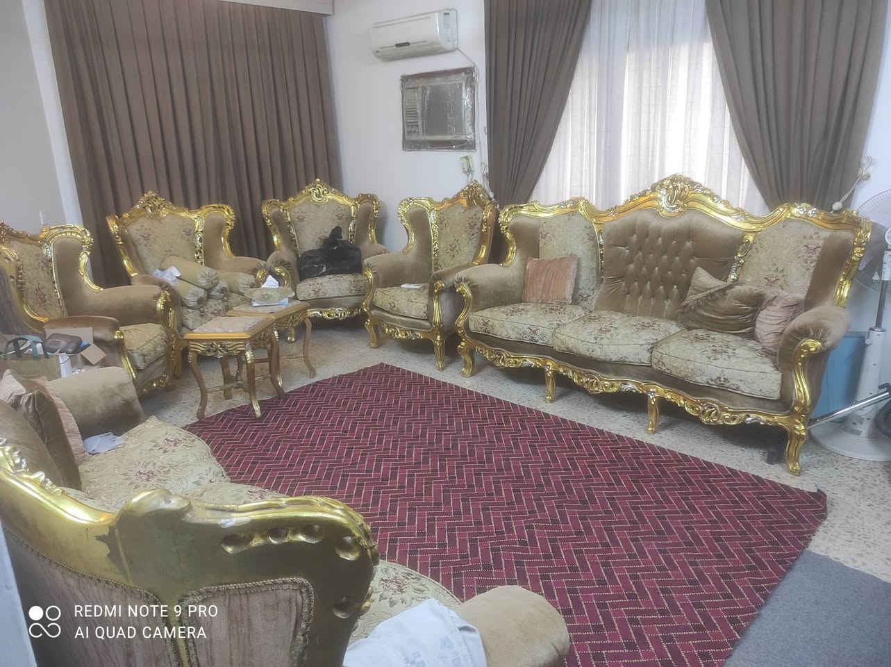 السلام عليكم
عندي اغراض بيت كاونتر المنيوم 9 متر مع سنك مرمر حوضين وتخم مصري نظيف وتخم عراقي على 10 قطع نظيف وغرفة نوم صاج عراقي كاملة وتلفزيون قياس 42 , LG
مع سبلت طن واحد وثلاجة تركية ومبردة واغراض أخرى 
العنوان /بغداد /حي الجامعة 
للاتصال على رقم ***********
