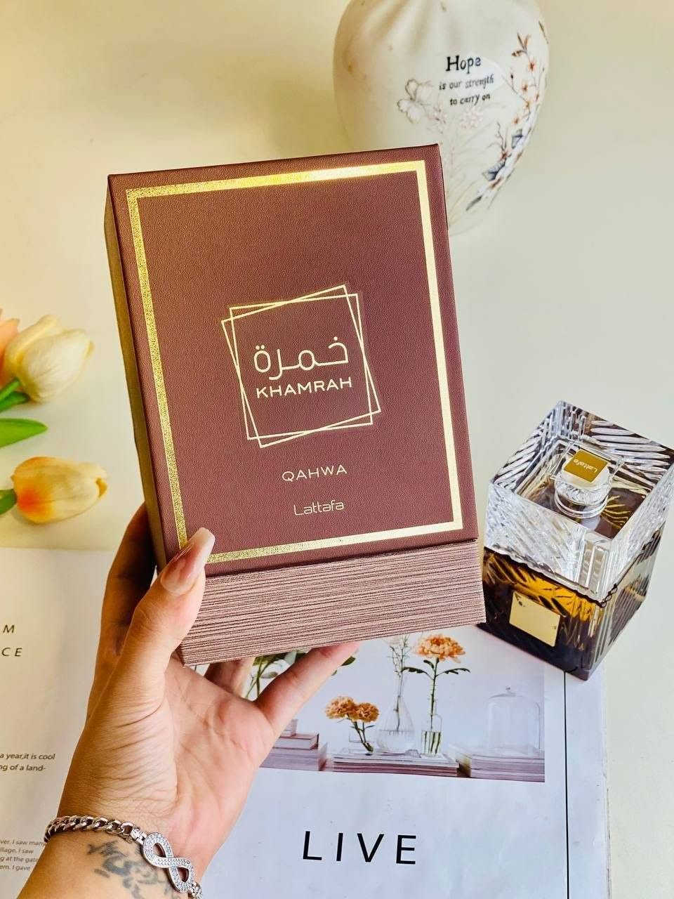 ✨ عطر خمرة قهوة (Khamrah Qahwa) ✨من دار لطافة للعطور
تجربة عطرية فاخرة تأخذك إلى عالم القهوة الشرقية الغنية، حيث تمتزج التوابل الدافئة مع الحلاوة الناعمة لتخلق توقيعًا عطريًا لا يُنسى ☕🔥
شرقي غورماند دافئ للجنسين (Unisex) مثالي للأجواء الباردة، السهرات، والمناسبات الخاصة

👃 التركيبة العطرية:
• المقدمة: قرفة، هيل، زنجبيل — افتتاحية حارة ومنعشة تعكس الطابع الشرقي الأصيل
• القلب:برالين، فواكه مجففة، زهور بيضاء — مزيج حلو وكريمي يضيف عمقًا وأناقة
• القاعدة: قهوة، فانيليا، حبوب التونكا، بنزوين، مسك — قاعدة دافئة وغنية تمنح العطر ثباتًا وفخامة استثنائية

🌟 مميزات العطر:
✔ ثبات عالي يدوم لساعات طويلة
✔ فوحان قوي وجذاب يلفت الأنظار
✔ رائحة متوازنة بين الحلاوة ومرارة القهوة الفاخرة
✔ تصميم مثالي لعشاق العطور الثقيلة الراقية
.
🎯 مناسب لـ:
• عشاق روائح القهوة والغورماند
• و من يفضلون العطور الشرقية الفاخرة
•و كل من يبحث عن بصمة عطرية مميزة تدوم
#الاصلي المنشأ إماراتي 🇦🇪💯
🚘 يوجد خدمة توصيل لجميع محافظات العراق ٤ 🚘
#بغداد_بصرة_موصل_الكويت_الخليج_دبي #متابعة_قلب_تعليق_مشاركة #اكسبلور #عطور #عطورات


**إذا كنت صاحب هذا الإعلان وتريد حذفه لأي سبب، رجاءا أرسل رسالة إلى الدعم الفني**