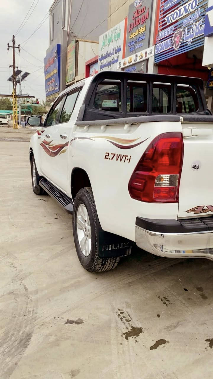 سلام عليكم
لبيع موديل ٢٠٢٠ 
بيها طخه باب صدر باقي مكفول ٤سلندر 
فور وير عاليه سيارة ١٠٥ ماشيه بسم شركة 
كير محرك مكفول سعره ٢٧٧
استفسار على رقم ***********
سيارة موجود بغداد
