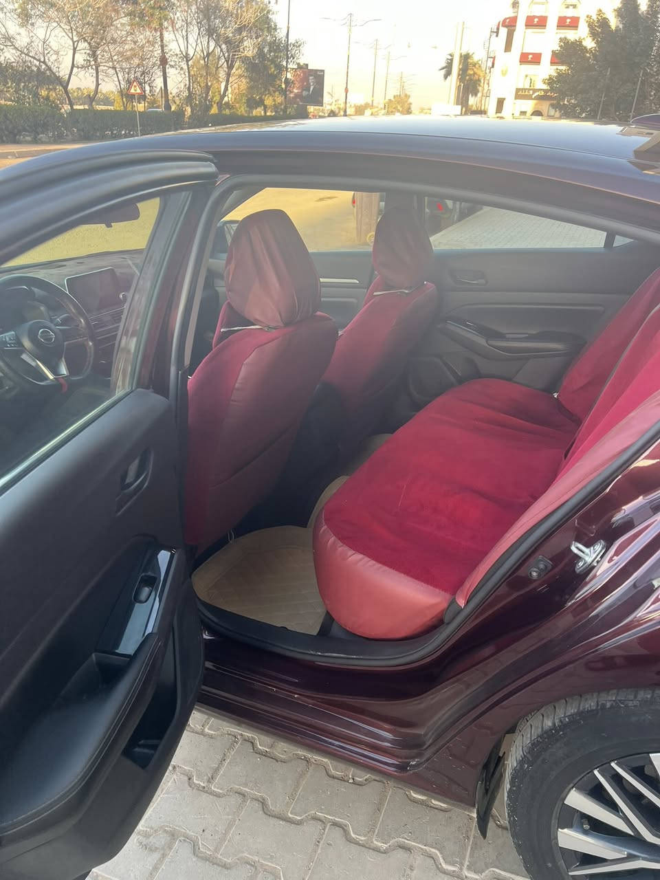 سلام عليكم نيسان التما موديل 23  sv لون كرزي السيارة اباسمي تحويل ثاني يوم حادثهة فقط تبديل بنيد السعر 145 وبيهة مجال ***********
