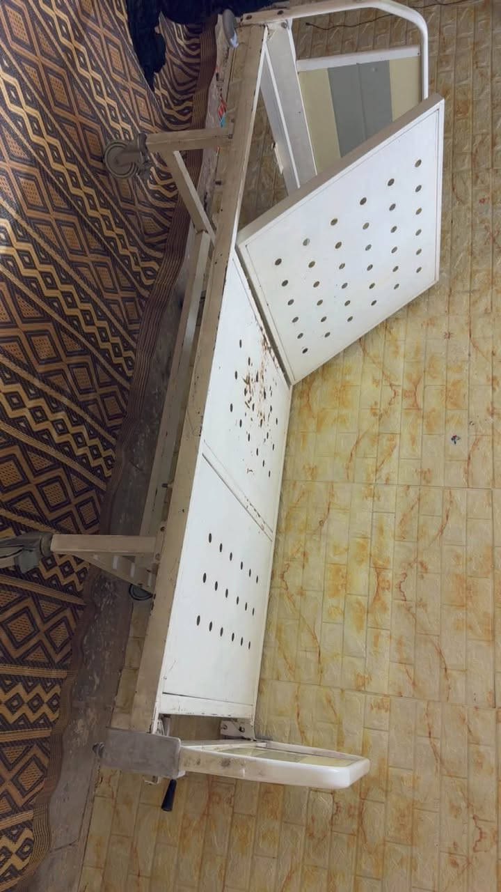 سرير للبيع سعره 150 مكان بغداد الحسينيه 

***********
