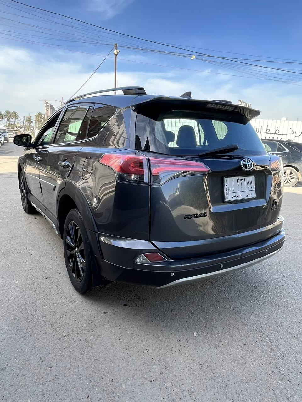 السلام  عليكم  
راف فور   2018  فئة  افنچر  فول  مواصفات  
تدفئة  استيرن 
تدفئة كشنات  امامية
كشن  الامامي  كهرباء  
فتحة  +  بصمة  +  فور  ويل  
حجم  التيار  18  جبلي  
جنطة  كهرباء 
رادار  +نقطة  عمياء 
انظمة  القيادة  سبورت +  عادي +  ايكو  
سيارة  ماشية  80 الف مايل  
مكفول من  اي  ضربة  او تعمير  لغد وشاصي  وكير  ومحرك  مكفولات  
رقم  ديالى  
مبدل  بنيد  فقط 
تصليح  قبق  جنطة  وجامغ  خلفي  
رقم  الشاصي 2T3RFREV2JW699658
كل  الصور  موجودات  وحتى  سونار  موجود 
موقع  السيارة  بغداد  المنصور 
 تحويل  مباشر  شوكت  مايعجبك   
سعرها  185  وبية مجال  سيارة ما ناقصها  اي  شي  
***********
