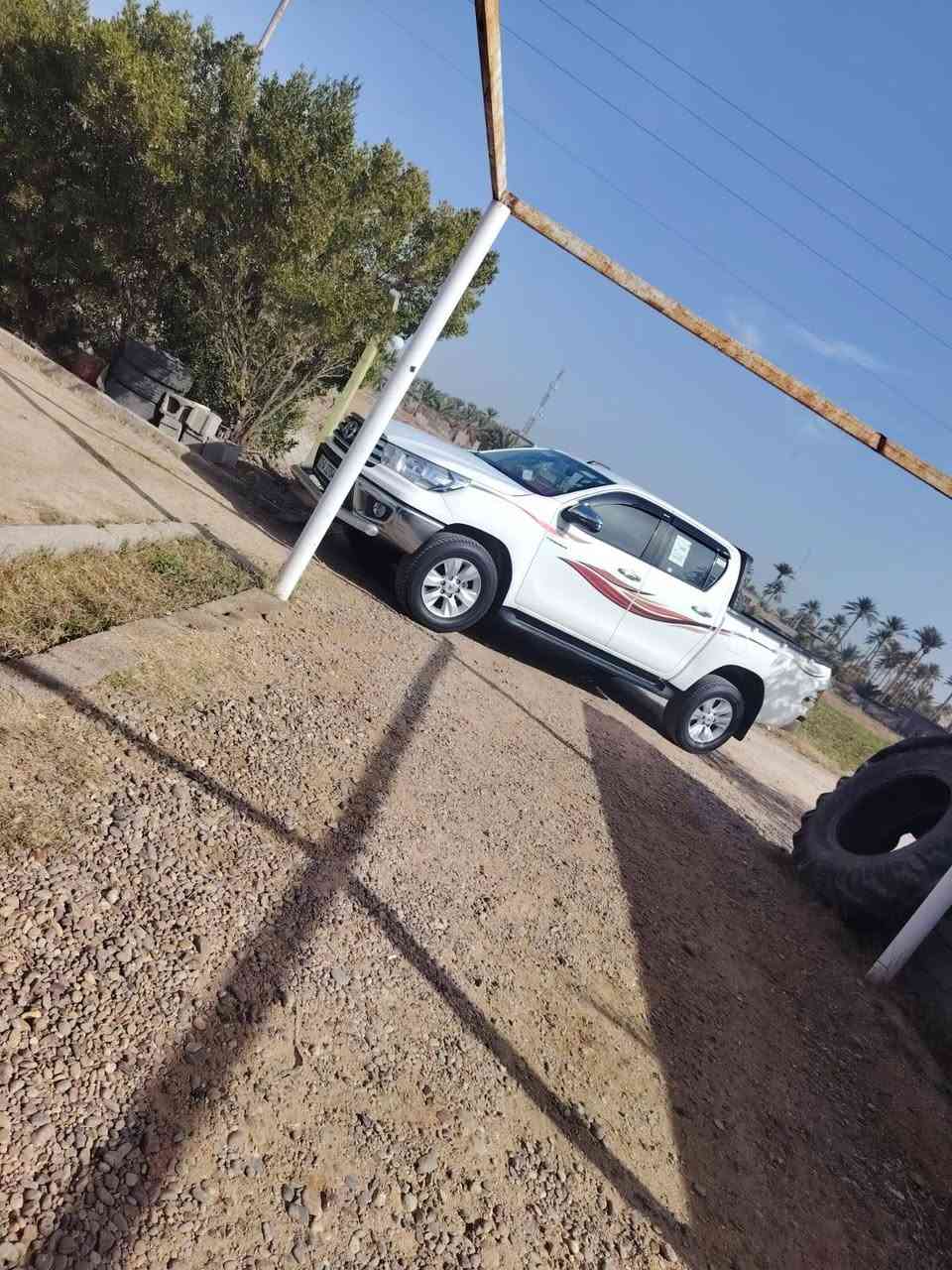 تيوتا هايلوكس موديل ٢٠٢٠ ماشيه 125حقيقي مكفول سعره 275وبيه مجال بيع مستعجل سنويه بسمي ***********
