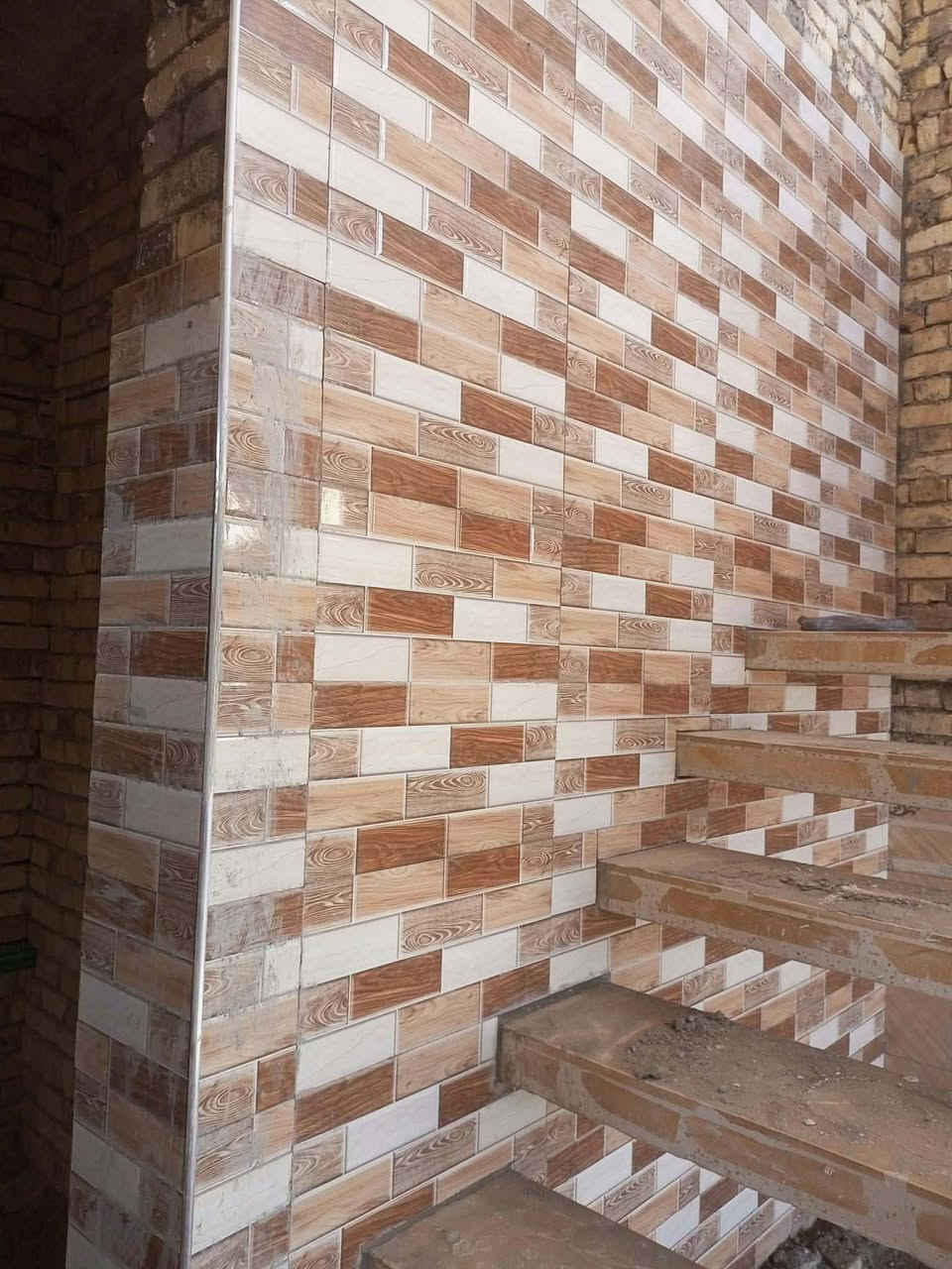 خلفه سيراميك وارضيات وبايات درج ولوح وتغليف واجهات حجرومرمروفوم وشغل درجه اولى شرط  للتواصل على الخاص او على الرقم ***********
