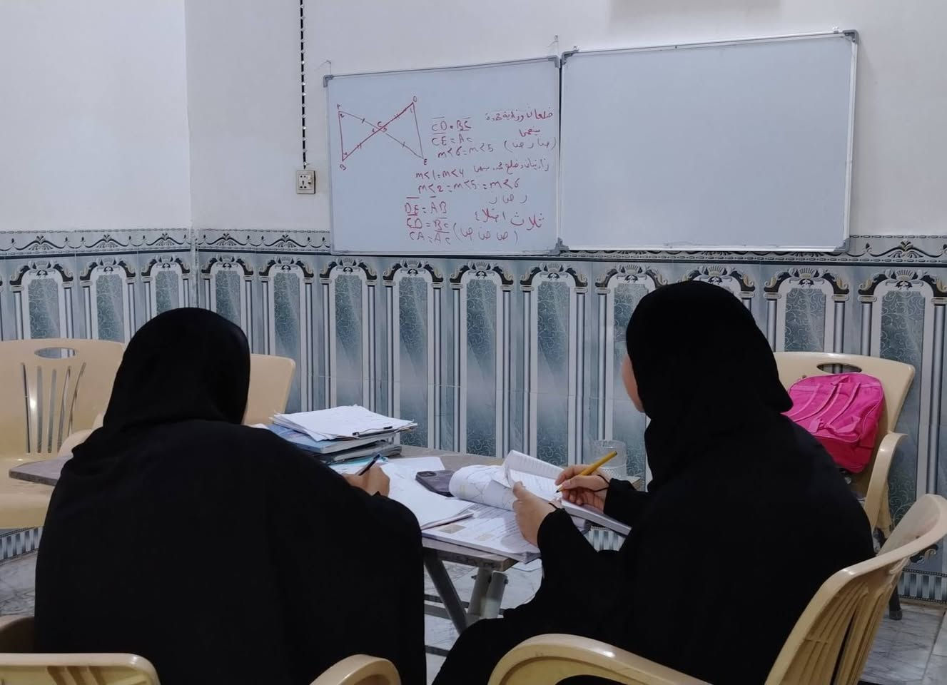 تستمر دورات الدور الثاني لطلبة الصف الثاني المتوسط، والتسجيل ما زال مستمرًا. أهلاً بكم في نجوم الغد. 🌟
📌العنوان قضاء المناذرة شارع  مطعم ثائر الجبوري قريب صالون ضي القمر للسيدات
📩 للحجز والاستفسار راسل الصفحة 
او الارقام التالية 
***********.    ***********
