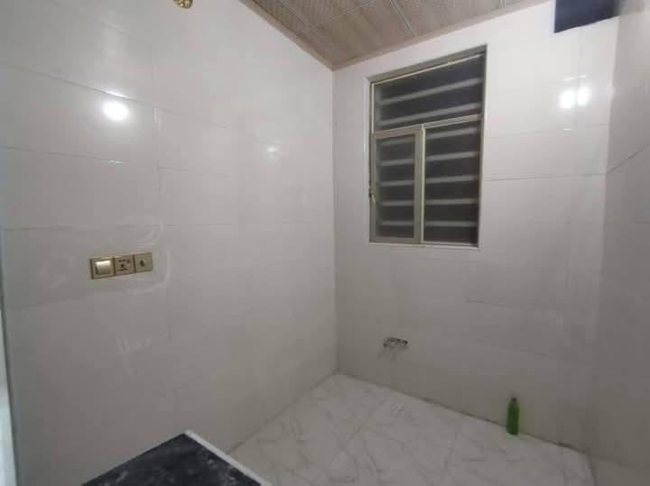 مكتب ولايه علي
بيت للبيع مساحة 50متر طابو زراعي سند 25 اقرار محكمة 

بنيان جديد درجه اولى طابوك اساس وسقف صب كونكريت جدران البيت كامل سيراميك هندي والأرض بورسلين
السطح مغطى سندويج بالكامل 

مبني فيه غرفه وصاله ومطبخ وصحيات ومكشوفه

العنوان شارع المطار القديم قرب صيدليه صفا عبد الرضا بالفرع قريب للشارع العام 
ملاحظه موجود صور لجميع مراحل العمل 

السعر المطلوب نقد  26مليون وبيه مجال

للاستفسار اتصال أو واتس اب
***********
ابو علي العبدلي
