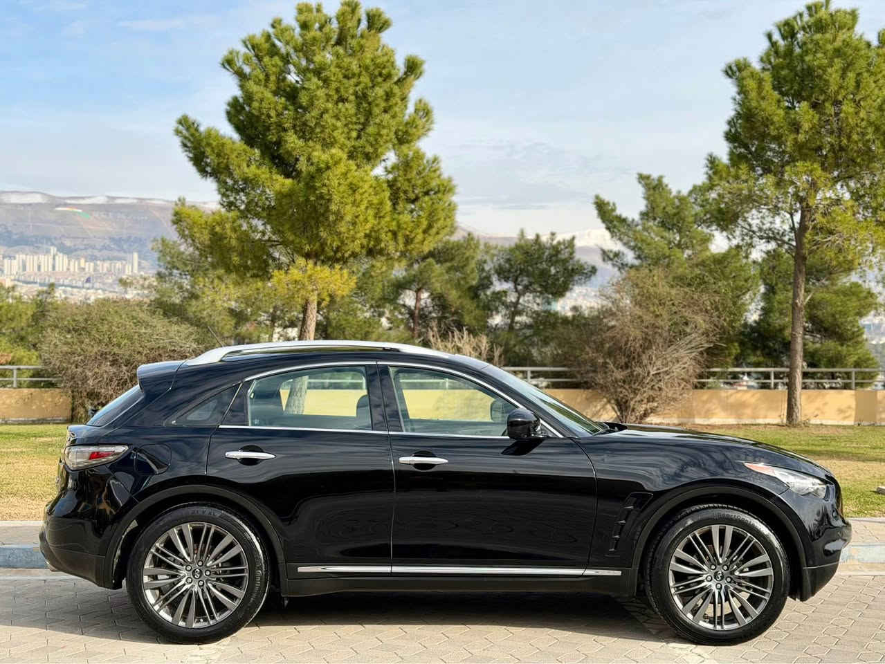 NISSAN INFINITI QX70  2017 LIMITED

نيسان انفنيتي ليمتدد  ٢٠١٧

سعر مناسب مستحيل نظافه بي هيج سعر ١٦٨ ورقه مجال

ملاحظه : سياره قطعتين بس كلير بعد شخت باردحتي رصعه مابيها بشرت سونر موجود سياره جديدا١٠٠/١٠٠ 

فول فول مواصفات
سلايد
٦سلندر تنفس تبيعي
دواغل اللونين اسود او كريمي
كشن جلد و كاربا
كشن خزن وتدفية و تبريد
فور ويل 4X4 
شاشه و ٥ كاميرا
رادار امامي خلفي ورادار شارع
تحكمات ستيرن
ماشي ١٧٠ الف كم
بعد مواصفات انفنيتي معروفه ..........
سياره كلين تايتل مابي حادث ولا ارباك مابي شي بس بي العراق قطعتين كلير باب سايق او بونيت بدون دواغل بدون ارباك بس كلير بي سبب شخت بسيط و بعد صابغين 

گير محرك تاقم صدر تبريد تدفيه كله بشرت محرك مامفتوح

سنوي رقم جديد بي اسمي سياره تحويل مباشر 

سعر سياره مناسب  ١٦٨ ورقه بيها مجال 

مكان سليماني 

***********
***********
___________________________________________
NISSAN INFNITI QX70 LIMITED  2017
فول فول مواصفات 
سلايد
٦بستون بى توربو
ناو دوو ره نك ره ش و كريمى
كوشن جلدوكوشن كاره با
كوشن ساردو گه رم و خزن
ده بل اكسل 4x4
شاشه و ٥ كاميرا
رادا رو خه تى جاده بيش و دوا رادار
حاسه ى بيش و دوا
سوكان فرليوم و تحديد سرعه
١٧٠ هه زار كم روشتوه
له گه ل زوور مواصفاتى تر............

سه ياره كه كلين تايتل داغل بووه ليره دوو بارجه ى بووه به بوياغ بى ناوكرتن بى ارباك حاديثه ى نيه بى ئه وو دوو بارجه يه سه ياره كه شخت و ساردوو جاليشى نيه به شه رتى سونر

گيرو مه كينه و تاقم بيش و ته بريدساردو گه رم به شه رت 

سه نه وى ره قه مى تازه يه به ناو خومانه ته حويل به شه رت

سعر ١٦٨ ورقه و مجال 

شوين سليمانى 

***********
*********** السليمانية, العراق
