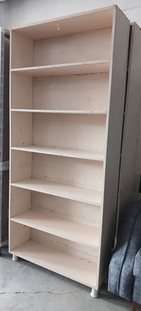 رفوف محل • خشب ان دي اف • شارع المصرف