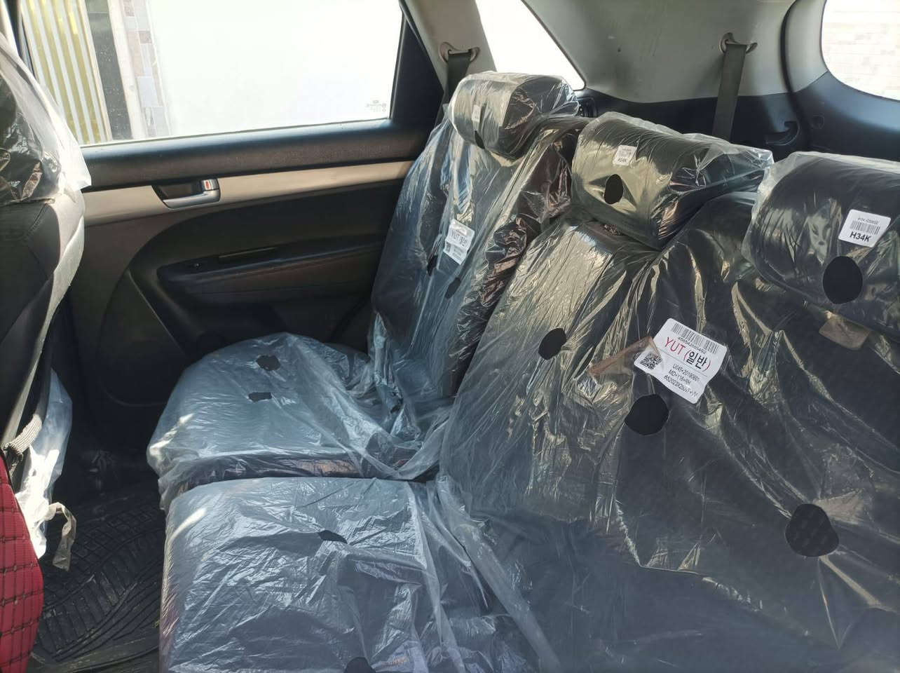 السلام عليكم 
للبيع سورينتو موديل 2013 رقم شمالي لون أسود 
محرك اربع سلندر ، بيها صبغ قليل بلبوند 
***********
***********
