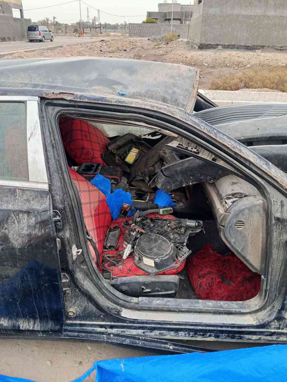 اوباما موديل 2013 سيارة هذا حادثهة مثل ماموضح بالصور اي ستفسار *********** متواجد واتساب فقط
بسم اخوي متوفي سيارة بيها ورثة شرط التحويل 
والباقي كوم حديد كدامكم صورهة مكاني البصرة بني منصور قضاء الصادق Singapore
