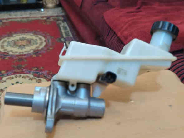 السلام عليكم 
عنبار بريك جديد اصلي شركة البلادي جيلي موديل 16 السعر 30 للتواصل على الرقم 
***********
