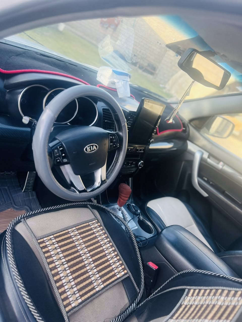 سلام عليكم للبيع سورنتو خليجي
موديل 2010

مكفوله من كل نواحي 

فووول مواصفات.  

مكينه 6 سلندر 

بنورامه كامره خلفي 

كشانه كهرباء جلد 

3 قطع تبريد 

بصمه تشغيل بصمه ابواب 

مري شفط اشاير بل مرايه 

سبعه راكب خمسه ويل كب

داخل صاج ملكي يدات نيكل 

زراك لايت لايت زنون 

مانع انزلاق 

بعد هواي مواصفات 

محرك كير حداديه خير لله 

رقم بغداد وتحول بصلاح الدين هم عادي 

الاتواصل عل رقم ‭0782 496 1584‬

مكلف بالنشر
