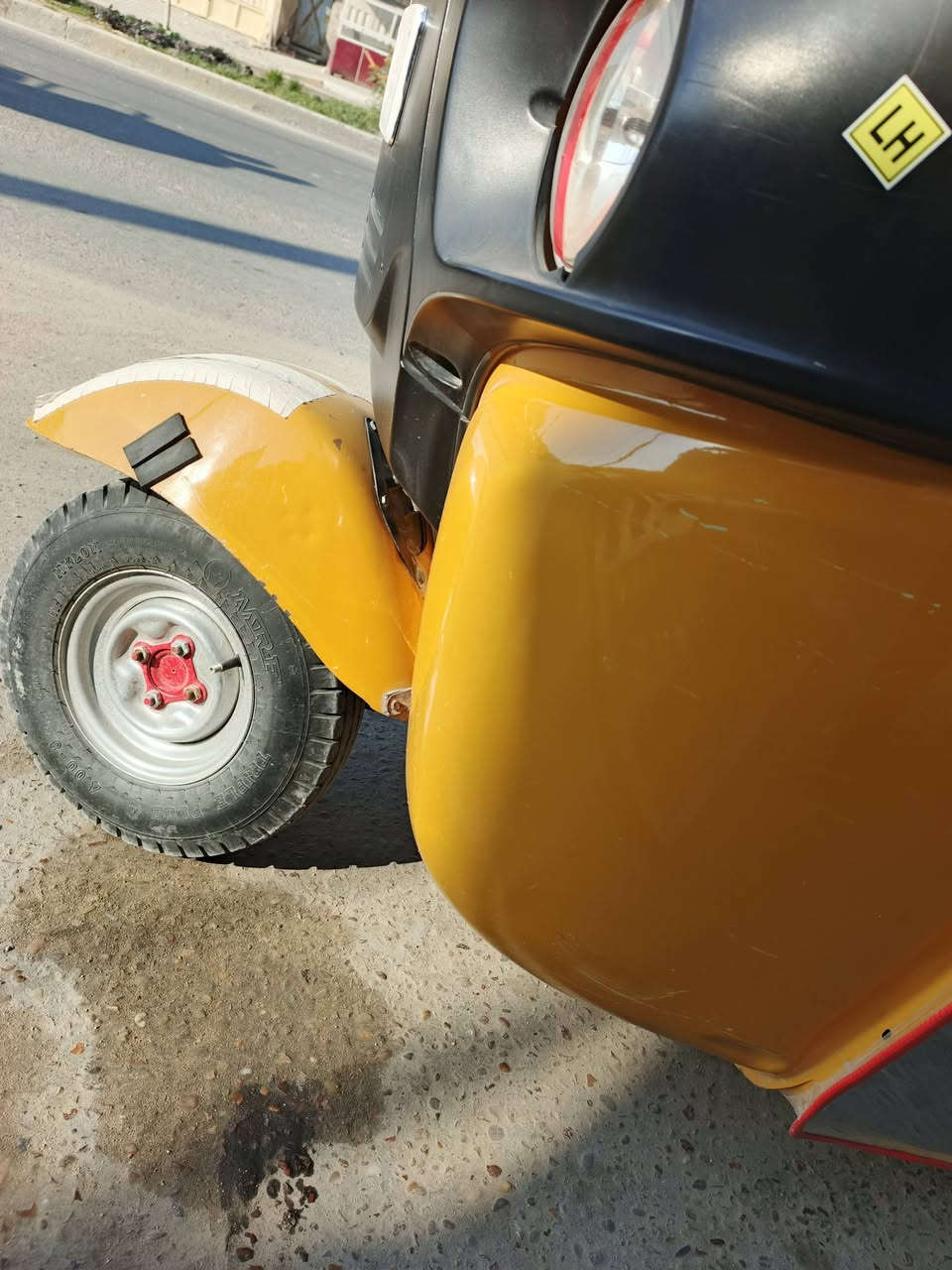 سلام عليكم تكتك للبيع 2021شهر 5 رقم وسنويه تحويل ثاني يوم كفاله عامه العنوان كربلاء  السعر 7250 وبيها مجال ***********
