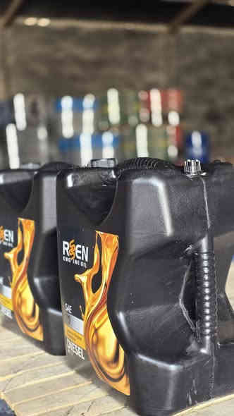 💪 دهن رسن SAE 70 💪
افضل نوعية مجرّبة ومضمونة ✅
مخصص للمعدات الثقيلة والمولدات 🔧
يخدمك لحد ١٧٠ ساعة تشغيل ⏱️
وللسيارات الكبيرة يوصل لحد ٥٠٠٠ كيلومتر 🚛

يحتوي على مواد مانعة للانجماد 🧊
ومواد تنظيف داخل المحرك تحافظ على قوته وعمره 💥

🔥 جربه وشوف الفرق بنفسك … دهن رسن "قوّة تدوم أكثر" 💪
📦 للاستفسار والطلب راسل الصفحة او تواصل معنا عبر الواتساب ! 
***********
***********
