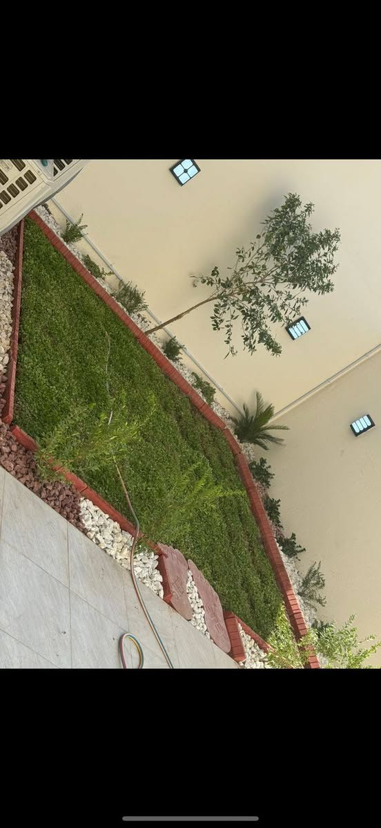يعلن مكتب عالم العقارات🏠
السلام عليكم 

سعره 350 وبي مجال 

للبيع للبيع دار مساحه 150 متر

 واجهه 7ونص نزال 20 

بناء سنه 2022

العنوان : بغداد حي الجهاد الحمدانيه خلف شارع 15 
 
يحتوي على كراج كبير
 وحديقه صغيره
واستقبال ومطبخ 
 وصاله كبيره 

غرف عدد 4

صحيات عدد3 

مناور عدد2 

بيتونه وسطح كبير 

* ملاحضه : شغل راقي و ب أدق التفاصيل

للاستفسار / ***********
***********
يوجد لدينا عقارات جميع مناطق حي الجهاد ومختلف الاسعار .
