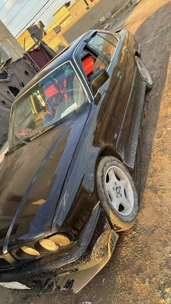 بي ام 525 للبيع او المراوس
السلام عليكم بي ام 525 
1993
محور كير محرك vvt ياباني 
صدر امامي جديد نقص دبلات 
صدر خلفي جيد نقص دبلات 
بطاين نضيفه 
مروحه جديده 
باتري جديد 
فيتبم جديد 
مصبوغه عام 
كير اوتو 

ملاحضه 

(المحرك بي بدايه دخان بدون تنقيص )

رقم انبار مشروع وطني تحويل مباشر 
مكان بغداد قرب علوه الرشيد 
*********** 
السعر 38$
