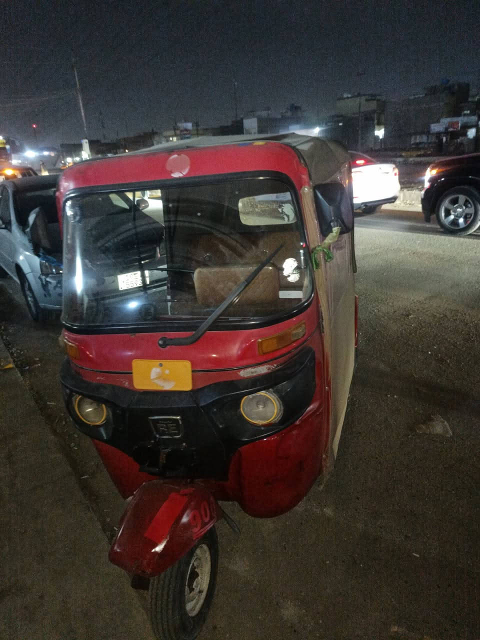 سلام عليكم تكتك موديل ١٧شهر ١١تكتك خير من الله كل نقص مابيه كبل لشارع سعره ٢٨٠٠او بيه مجال حك جيه بس سلفه  عليه فحمات تكتك سياقته تخبل هورن كهربايات كله شغاله مال عيشه الله شاهد مكاني بغداد مدينت صدر الحمديه ***********
