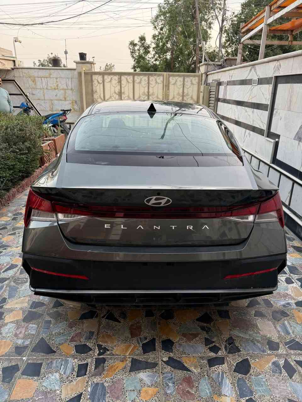 سلام عليكم للبيع فقط
الانترا موديل 2025 
دخول جديد بدون رقم منفيس ب اسمي
بيها ارقام فحص مؤقت
المواصفات 
مكينه 2000 دوش
رادارات 
شاشه 
كامره دواره 
فول تحكم ستيرن
تحديد مسار
ويل كب
لايت لد وزنون
ماشيه 8 الاف
بدون ايرباك
الحادث موضح بلصور ورقم الشاصي هم
بيها جاملغ خلفي صبغ  فقط
وبل باب والجاملغ الامامي بارد على كدهن شغل درجة اولى السياره كلش جديدة
مكاني بغداد جديدة
السعر 143$ورقه 

للاتصال ‭0773 548 4352‬
