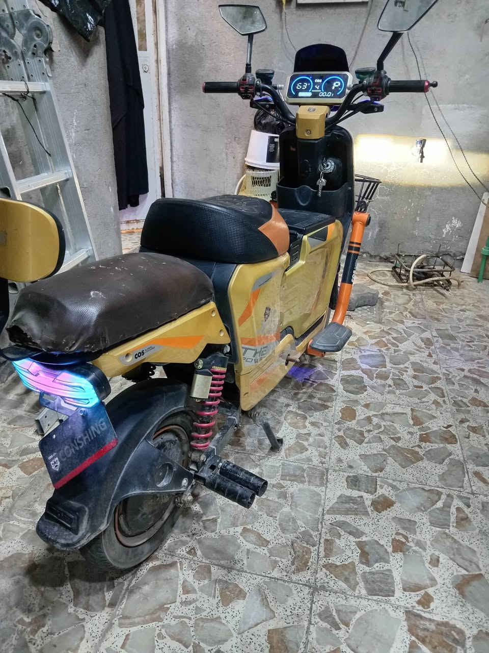 شحن للبيع نضيفه للبيع ما ناقصها شي مكان بصره *********** نهايته 400
