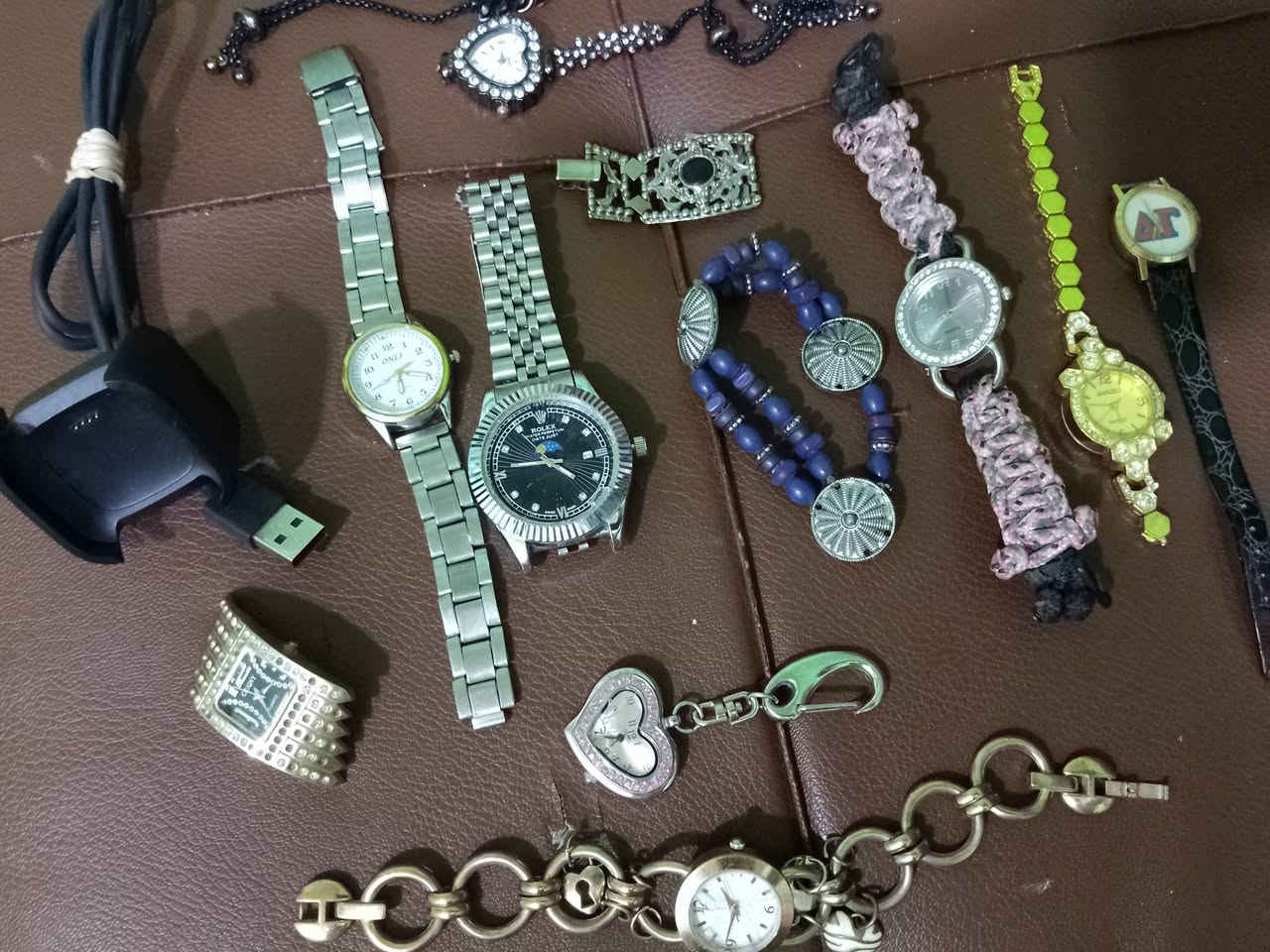 شلعه ساعات باله 11 قطعه بهذا الشكل واضح بالصور كلهن شلع بسعر 15 ألف وتوصيل فقط خمسه جميع محافظات بيهن ماركات مختلفه ومختمه وبيهن عاطل وبيهن شغال للحجز خاص


**إذا كنت صاحب هذا الإعلان وتريد حذفه لأي سبب، رجاءا أرسل رسالة إلى الدعم الفني**