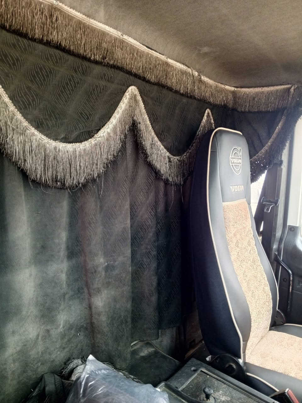 فالفو اف6موديل 2004رقم انكليزي سليمانيه سنويه لل31 مكينه كير اكسن كفاله امامي ورك خلفي جوبلس حموله 10 للاستفسار الاتصال ***********
