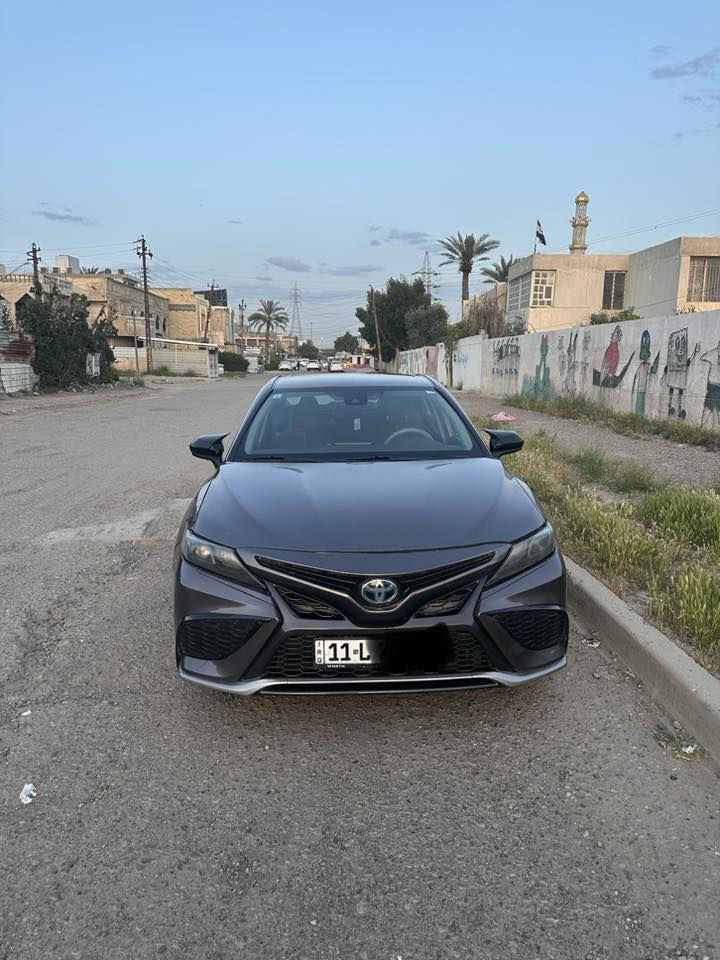 كامري امريكي  (  هايبرد  )  موديل 2022    LE  رقم بغداد 
السيارة بدوون ايرباك 
مواصفات 
محرك 4 سلندر 2500 هايبرد 
بصمة تشغيل و دخول ذكي 
تحديد مسار و توقف ذاتي 
مثبت سرعة و رادار امامي 
ثلاث انظمة قيادة   ECO , Normal, Sport 
شاشة ابل كاربلي 
اوتو Hold 

سيارة جاهزة من كلشي  ما تصرف عليها دينار  كير ومحرك مكفول 
بيها بنيد وب اليبان جهة السائق صبغ بامريكا بدون دواخل حادث بسيط 
السعر 175 $ بي مجال قليل 
مكان السياره بغداد جسر الغزالية 
الاتصال ***********
